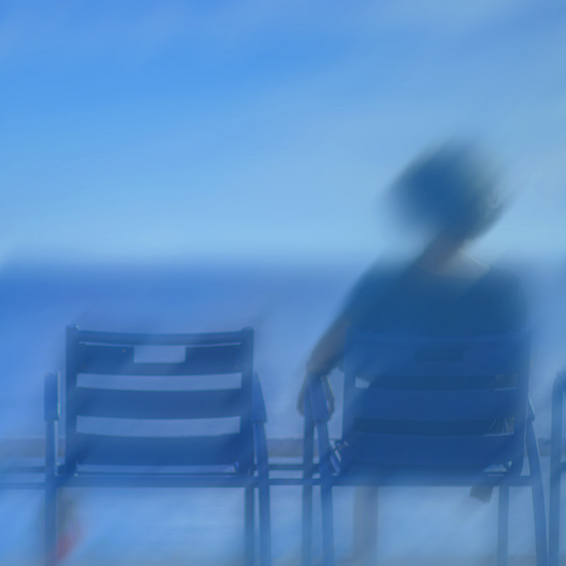 chaise_bleue-fond_bleu chaise_bleue-fond_bleu